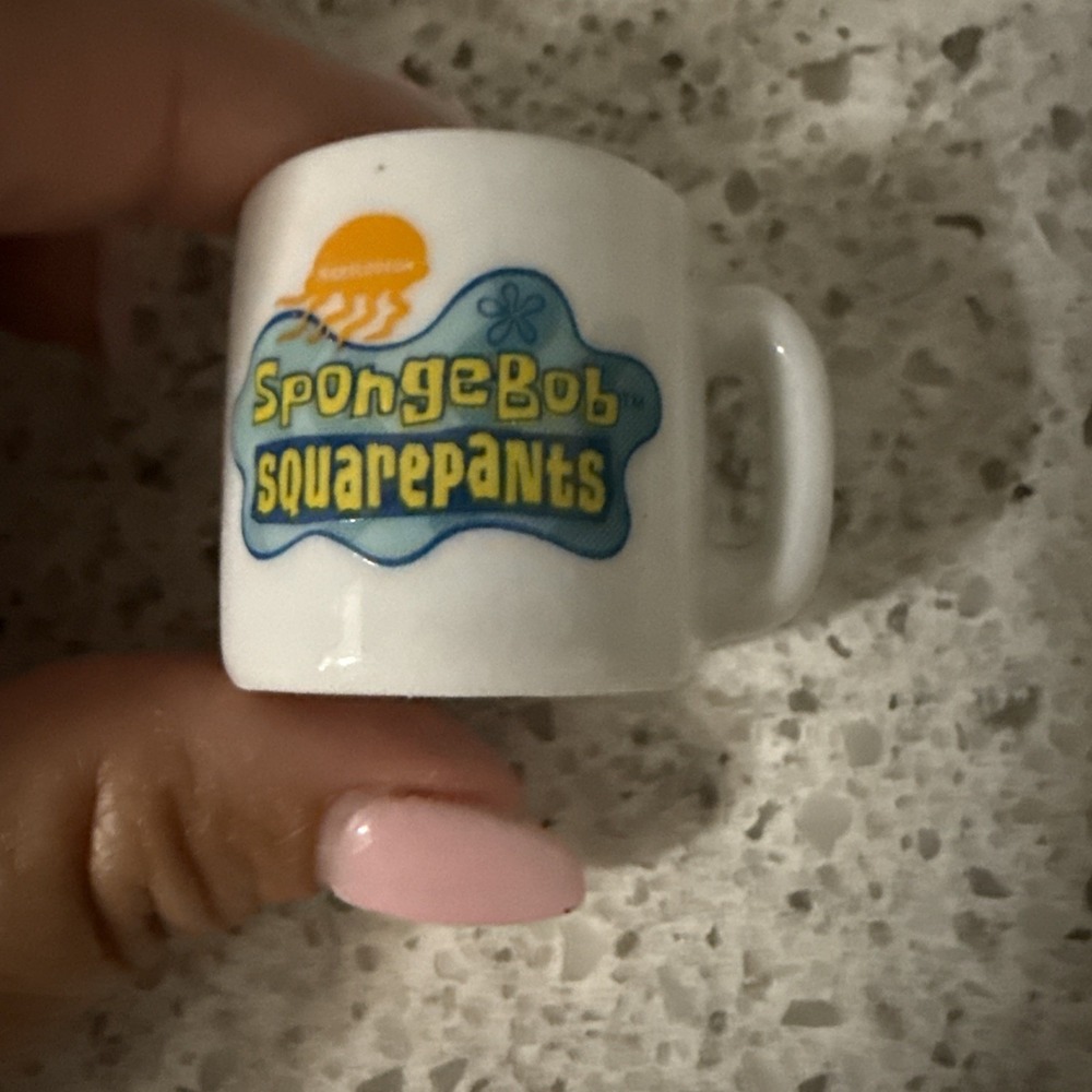 Sponge Bob  SquarePants Mini Mug 2002 Viacom Miniatures Ceramic Trinket